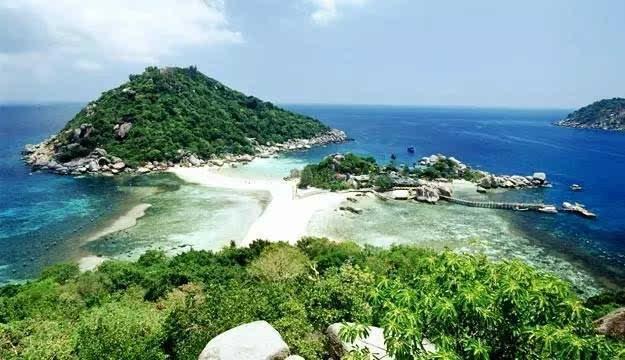 张雪峰自掏12万：现场下单300份年货礼盒送员工父母 一个也不能少